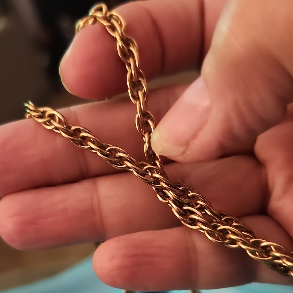 Elegant Gold Perfume Locket - Picture 4 of 7